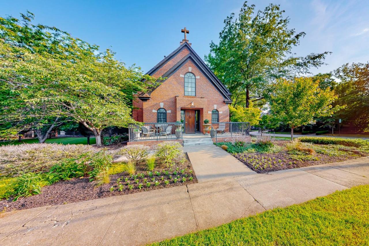 The Saint Apartment Fayetteville Exterior photo